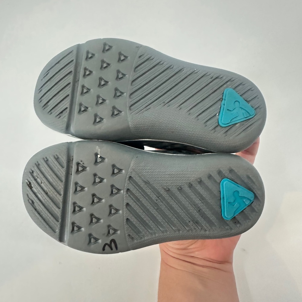 PLAE Water Shoes Sandals Gray Adjustable Strap Kids Size 8 - Picture 3 of 5
